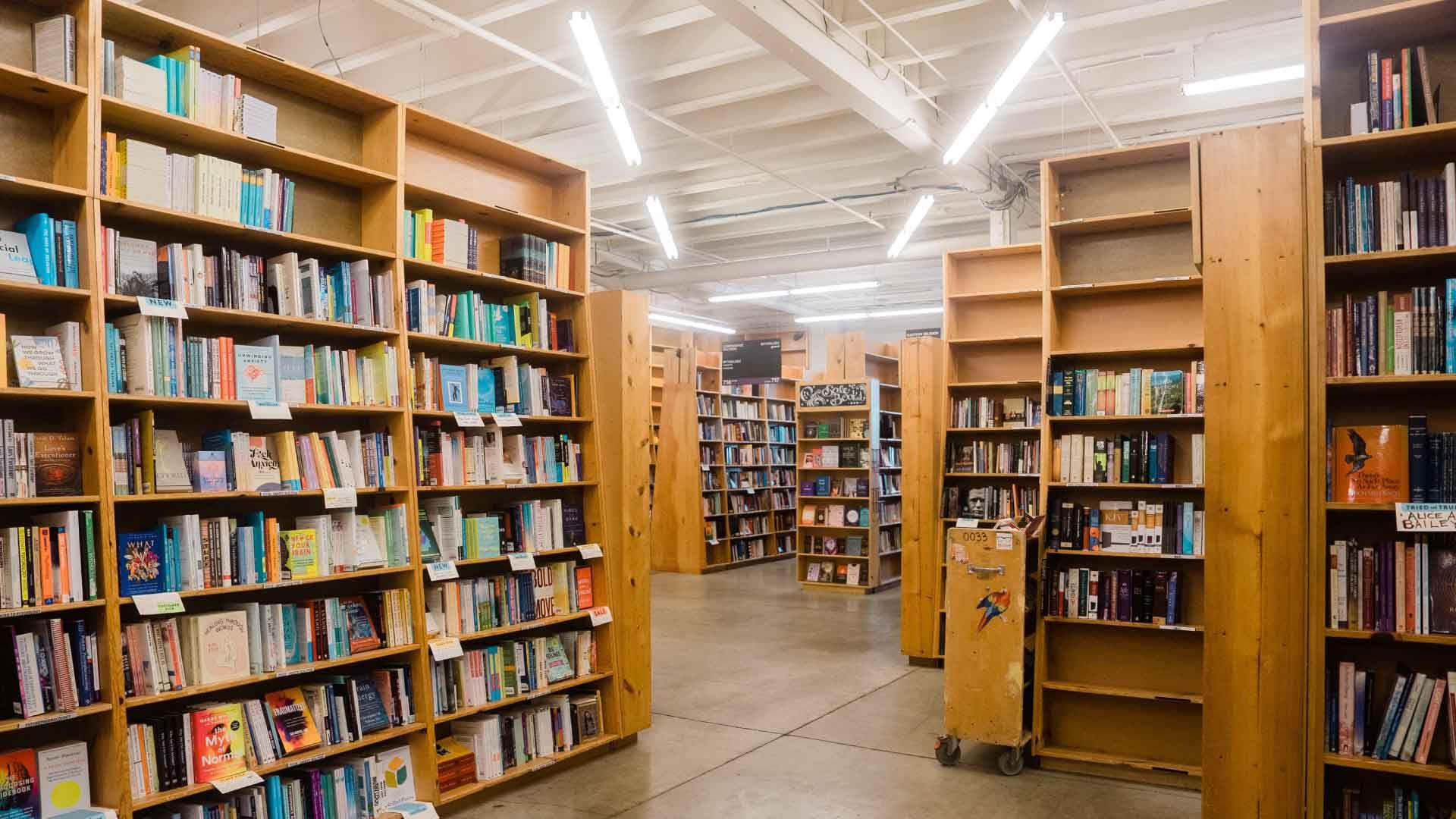 Discover the Magic of Powell’s City of Books: A Book Lover’s Paradise