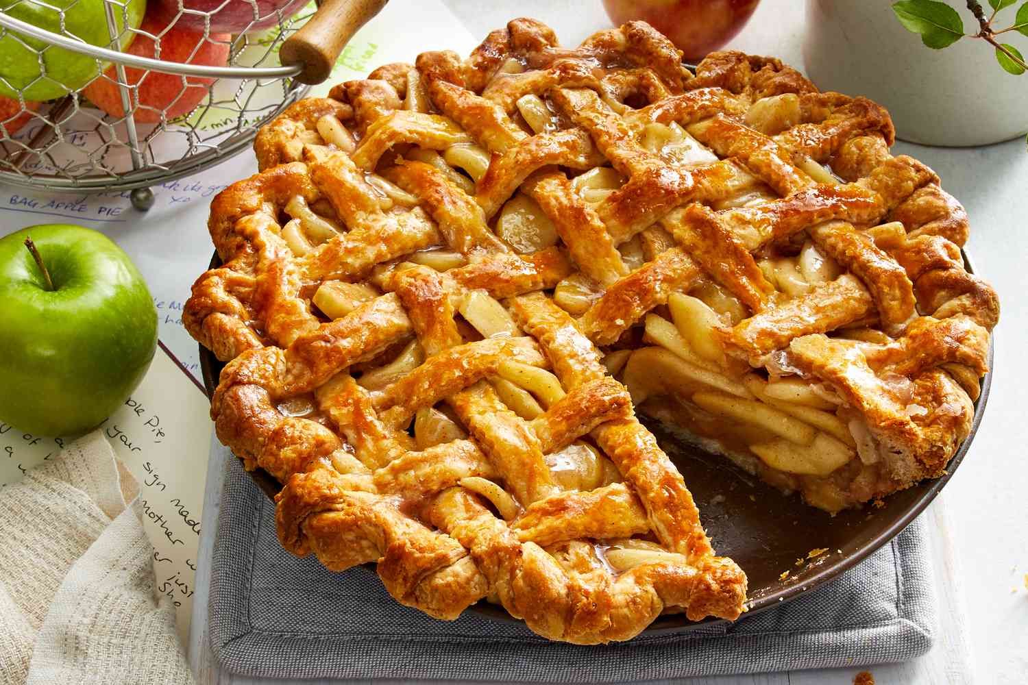 Discovering the Delightful Apple Pie: A Taste of American Tradition with The Monroe Hotels