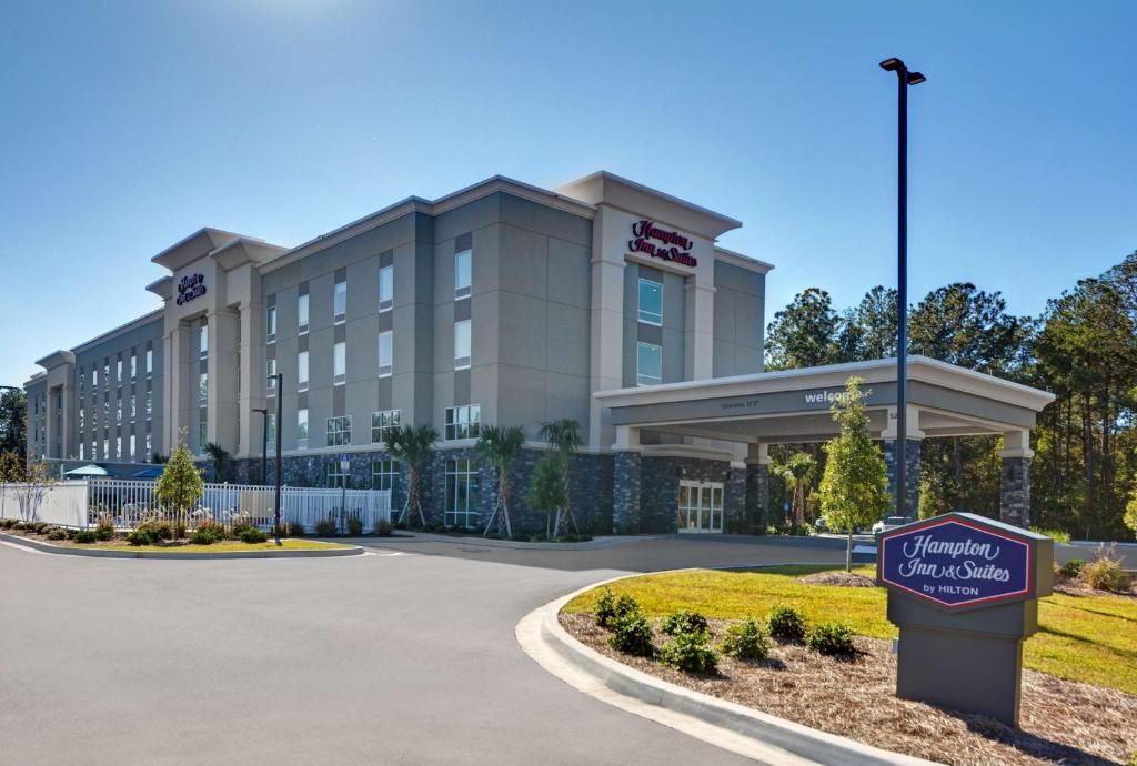 Discover Comfort and Style at Hampton Inn And Suites Macclenny I-10