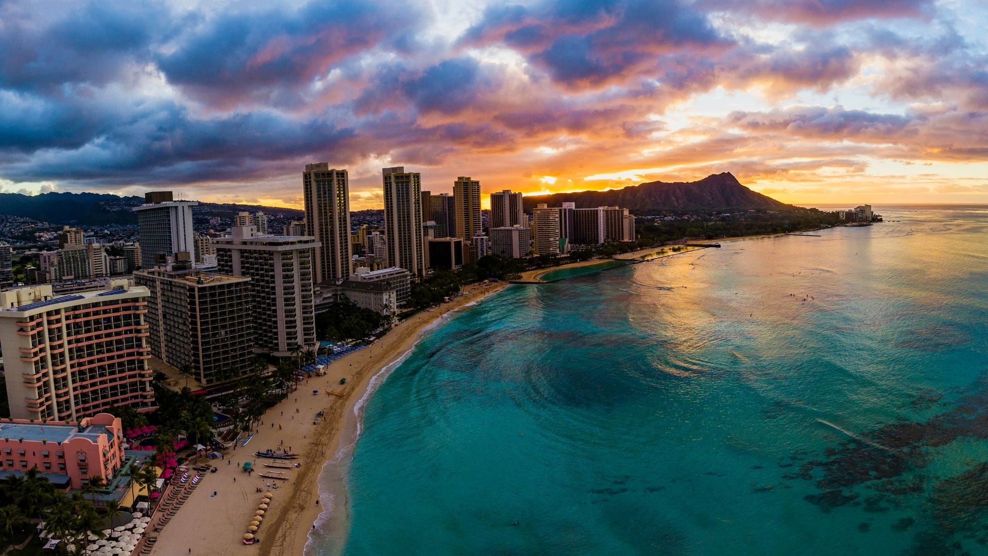 Discover the Magic of Waikiki Beach: A Paradise You Can’t Miss