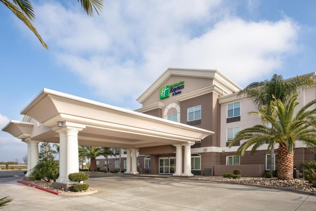Discover the Comfort and Convenience of the Holiday Inn Express & Suites Yosemite Park Area by IHG