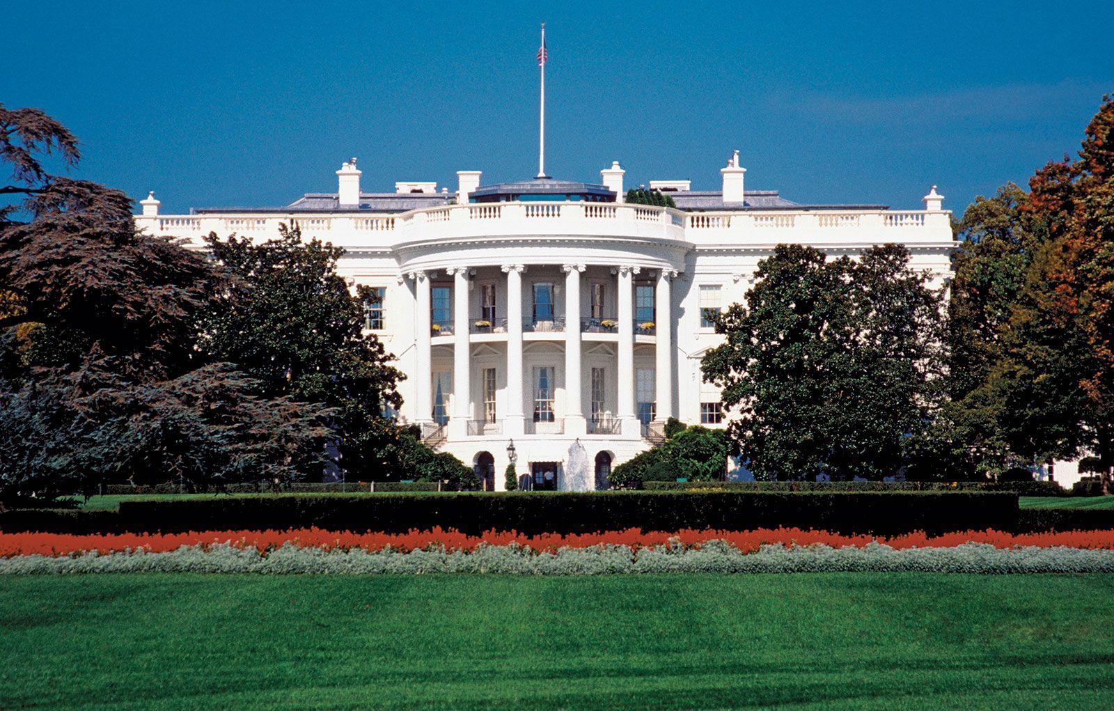 White House Uncovered: Discover the Iconic Symbol of Power and History