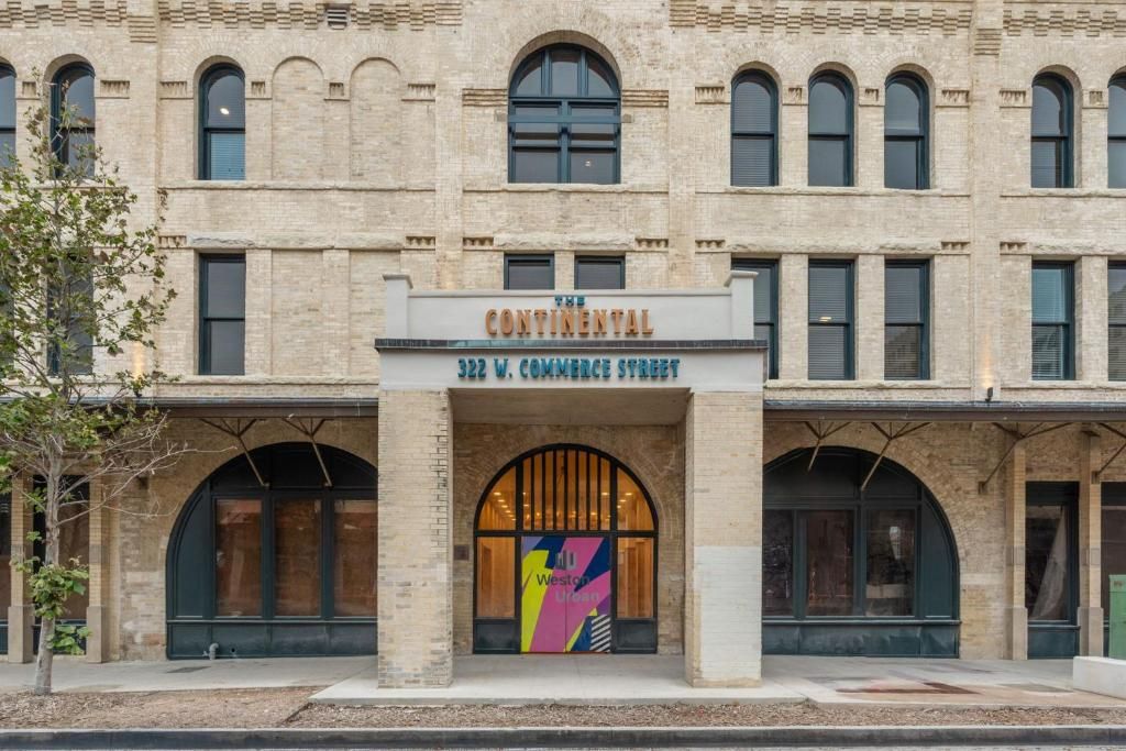 Discover The Continental, powered by Placemakr – Downtown – Market Square: Your Ultimate Stay Guide with The Monroe Hotels