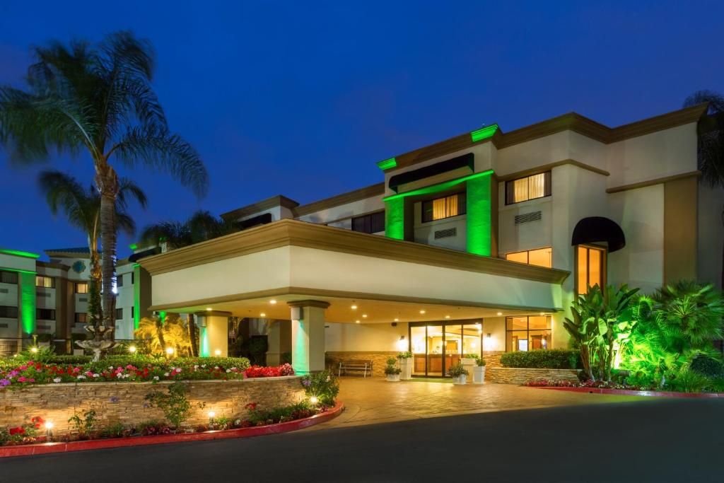 Discover Comfort and Convenience at Holiday Inn Santa Ana-Orange County Airport by IHG