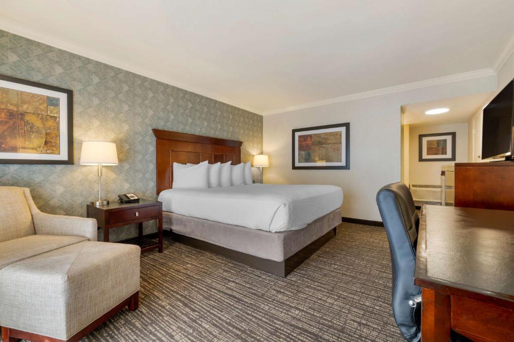 Best Western Plus Carriage Inn: Your Ultimate Stay in Sherman Oaks, California