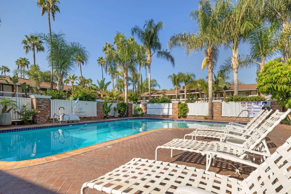 Best Western Plus Carriage Inn: Your Ultimate Stay in Sherman Oaks, California
