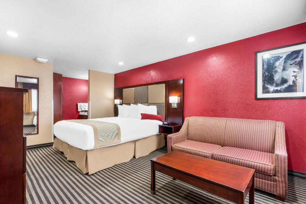 Best Western Plus Yosemite Way Station: Your Ultimate Getaway to Adventure and Comfort