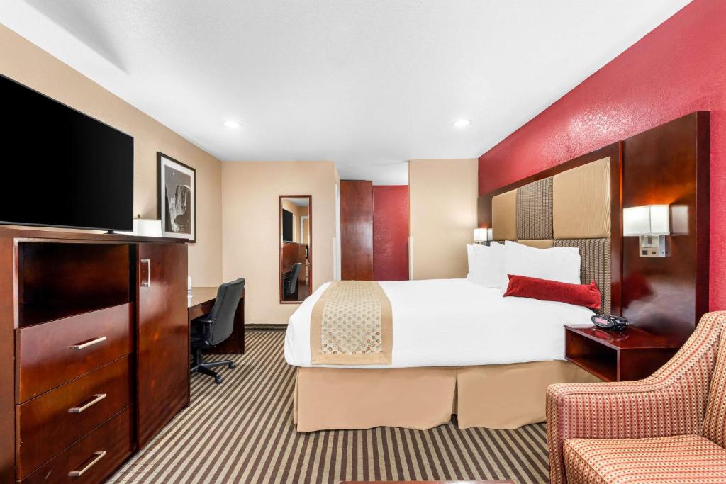 Best Western Plus Yosemite Way Station: Your Ultimate Getaway to Adventure and Comfort
