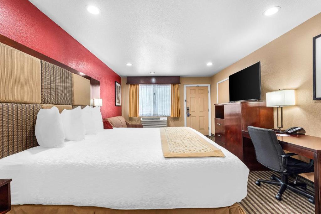 Best Western Plus Yosemite Way Station: Your Ultimate Getaway to Adventure and Comfort