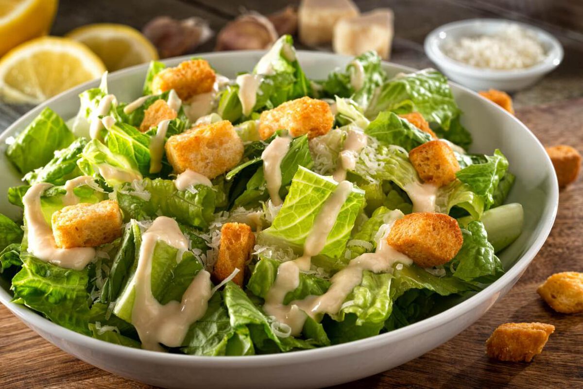 Caesar Salad: The Ultimate Guide to America’s Beloved Dish