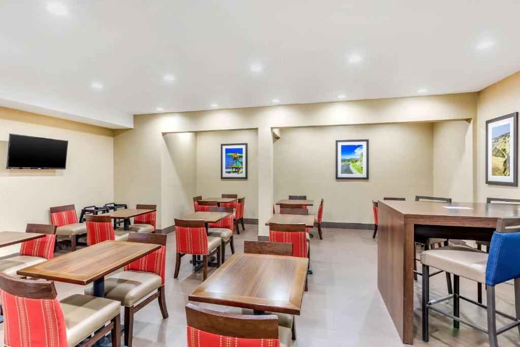 Comfort Inn &#038; Suites Orange County John Wayne Airport: Your Ultimate Stay in Santa Ana