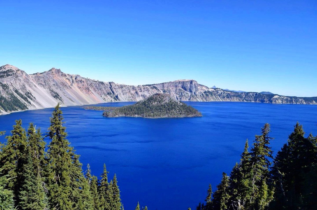 Crater Lake National Park: A Must-Visit Natural Wonder for Adventure Seekers and Nature Lovers