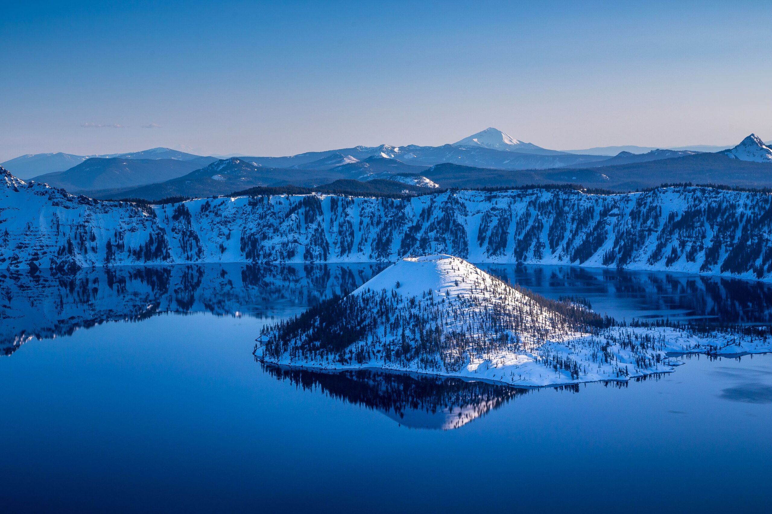 Crater Lake National Park: A Must-Visit Natural Wonder for Adventure Seekers and Nature Lovers