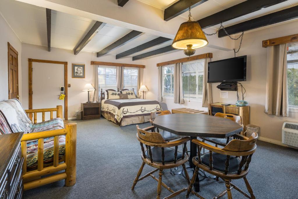 Discover Apache Motel: Your Ultimate Moab Stay