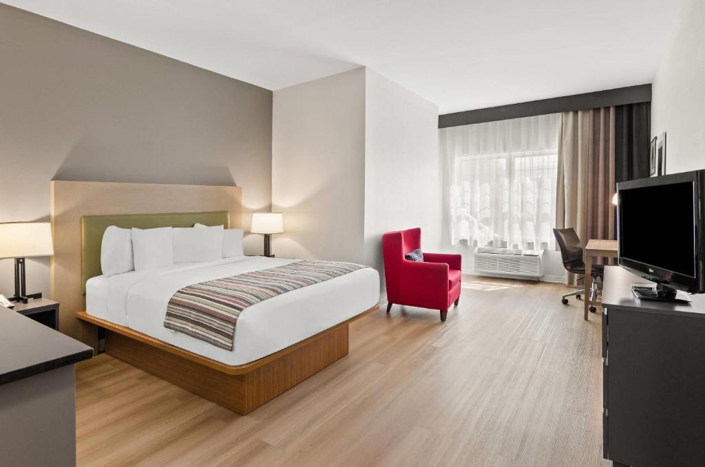Discover Comfort and Convenience at Country Inn &#038; Suites by Radisson, Roanoke, VA