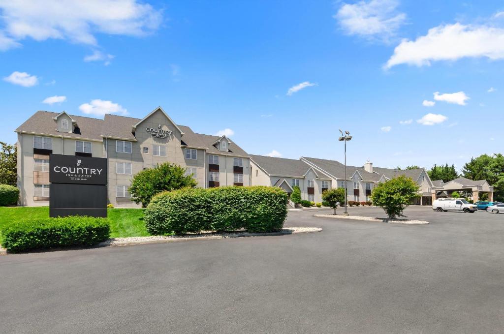 Discover Comfort and Convenience at Country Inn &#038; Suites by Radisson, Roanoke, VA