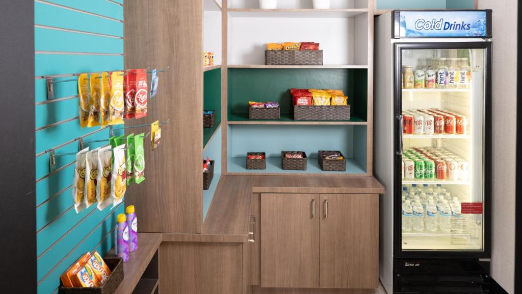 Discover Comfort and Convenience at Holiday Inn Santa Ana-Orange County Airport by IHG