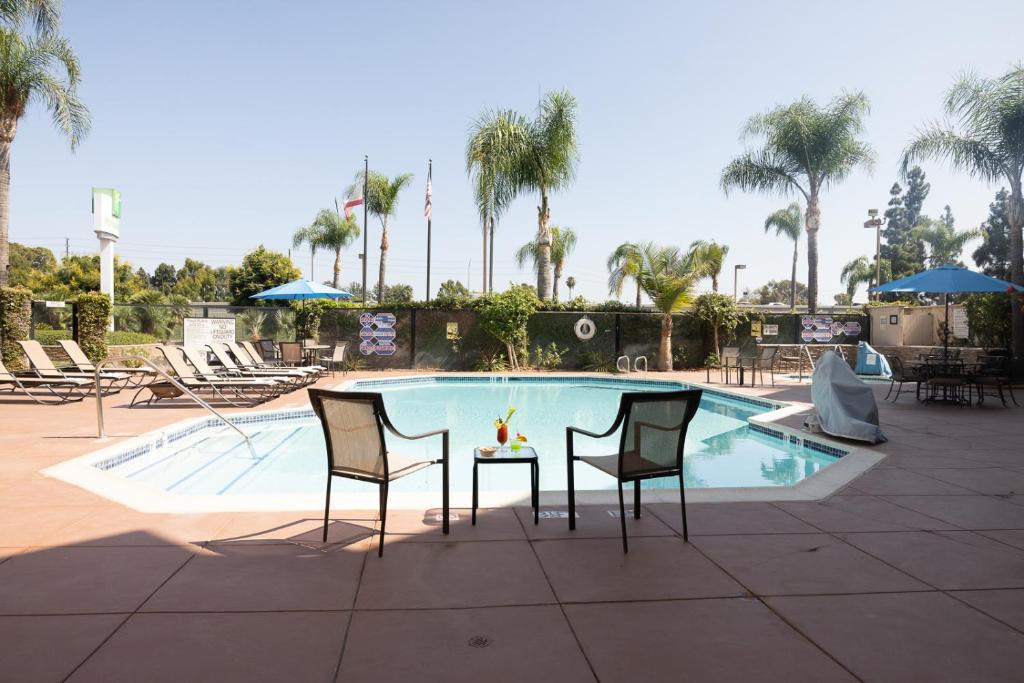 Discover Comfort and Convenience at Holiday Inn Santa Ana-Orange County Airport by IHG
