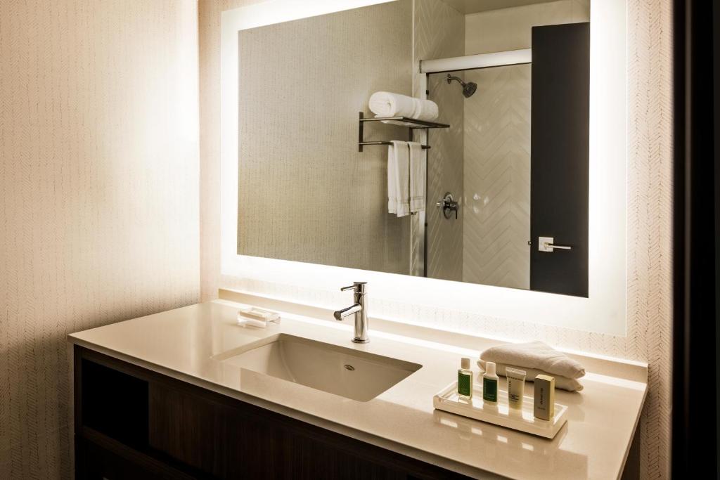 Discover Comfort and Convenience at Holiday Inn Santa Ana-Orange County Airport by IHG