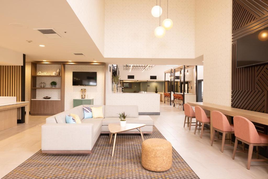 Discover Comfort and Convenience at Holiday Inn Santa Ana-Orange County Airport by IHG