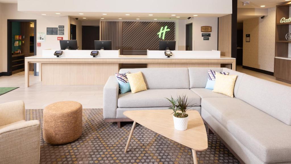 Discover Comfort and Convenience at Holiday Inn Santa Ana-Orange County Airport by IHG