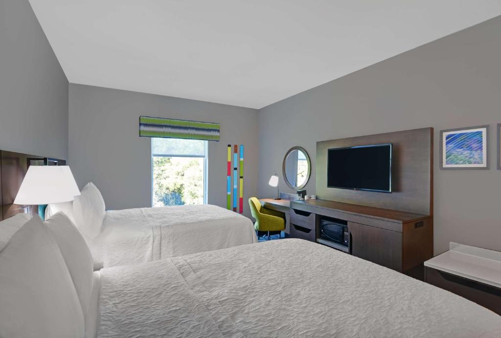 Discover Comfort and Style at Hampton Inn And Suites Macclenny I-10