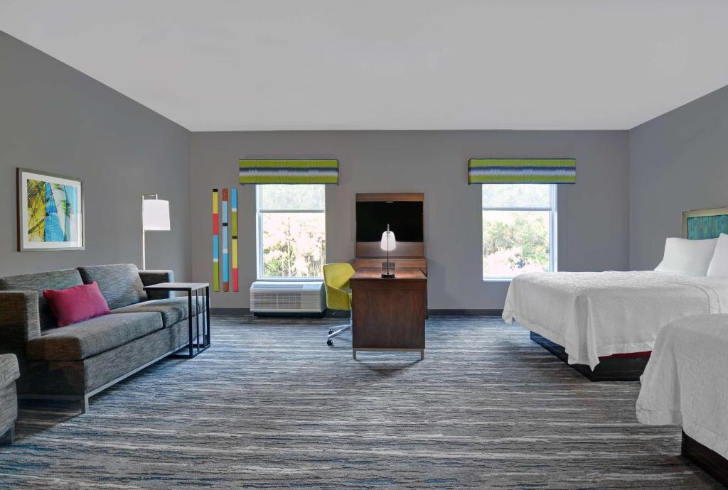 Discover Comfort and Style at Hampton Inn And Suites Macclenny I-10