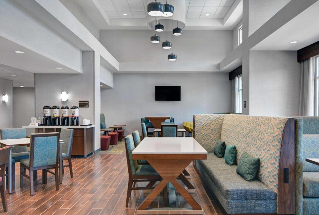 Discover Comfort and Style at Hampton Inn And Suites Macclenny I-10