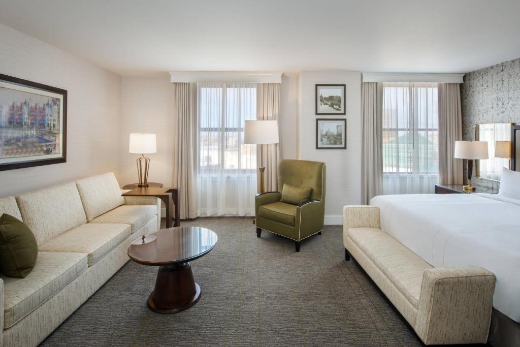 Discover Marriott Syracuse Downtown: The Perfect Stay at The Monroe Hotels
