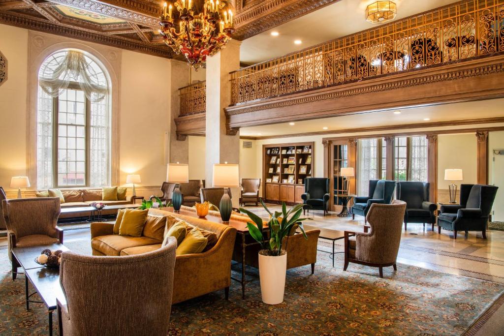 Discover Marriott Syracuse Downtown: The Perfect Stay at The Monroe Hotels