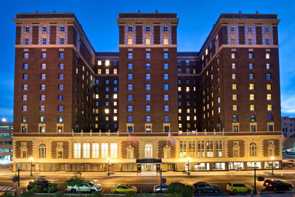 Discover Marriott Syracuse Downtown: The Perfect Stay at The Monroe Hotels