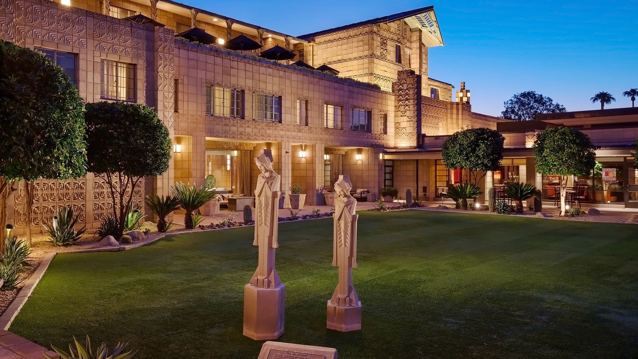 Discover Phoenix: The Ultimate Travel Guide with The Monroe Hotels
