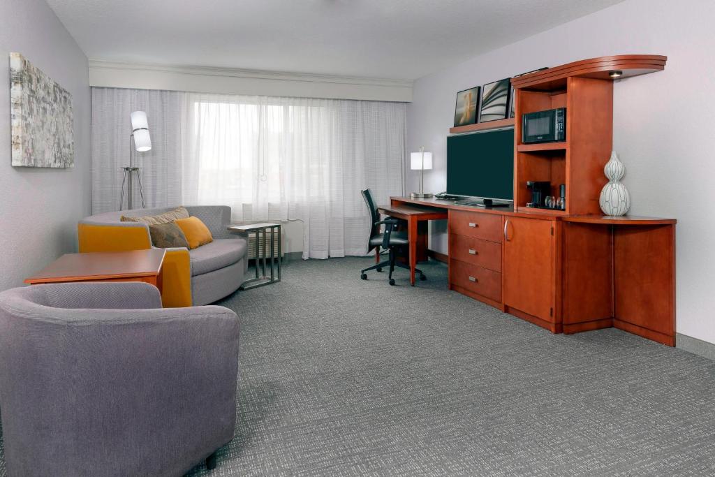 Discover the Best Stay at Courtyard Fort Wayne Downtown at Grand Wayne Convention Center