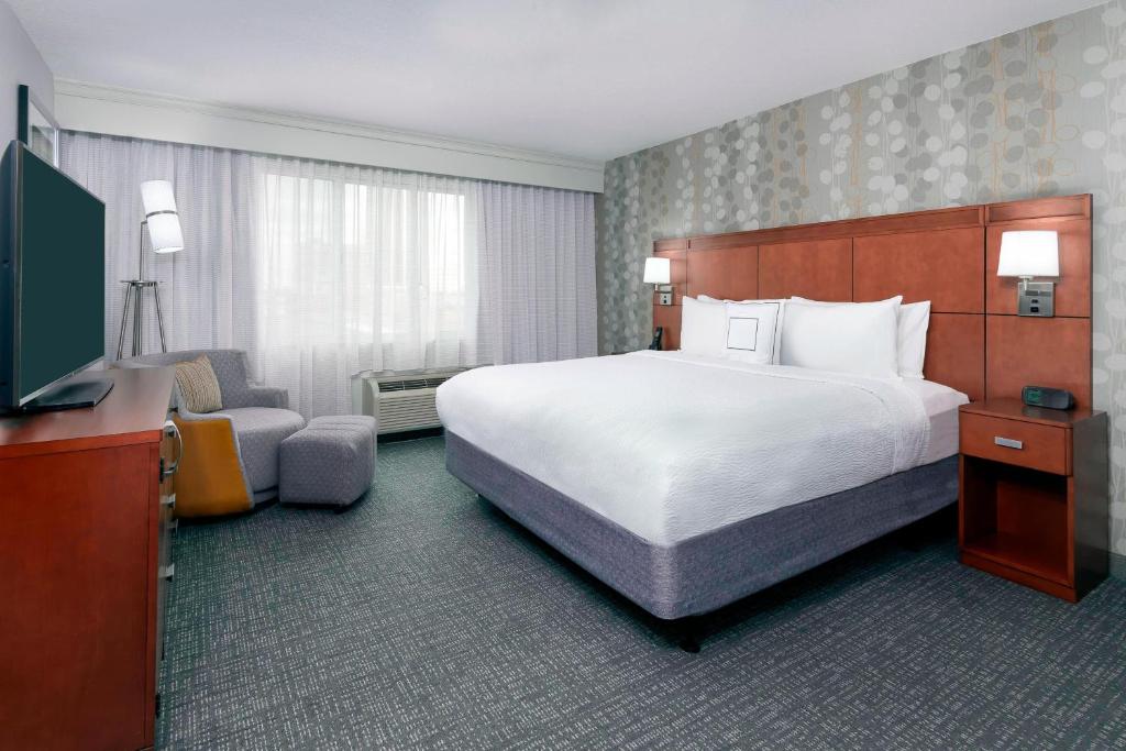 Discover the Best Stay at Courtyard Fort Wayne Downtown at Grand Wayne Convention Center