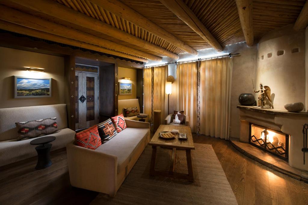 Discover the Charm and Luxury of Rosewood Inn of the Anasazi: A Hidden Gem in Santa Fe