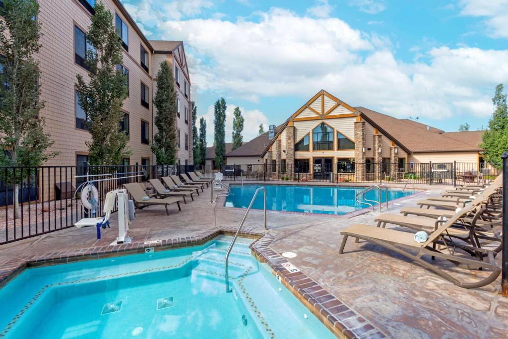 Discover the Charm of Best Western PLUS Bryce Canyon Grand Hotel: A Gateway to Bryce Canyon