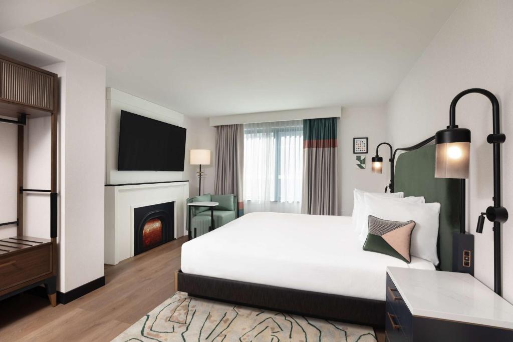 Discover the Charm of Pennyweight Hotel Boston, Curio Collection by Hilton