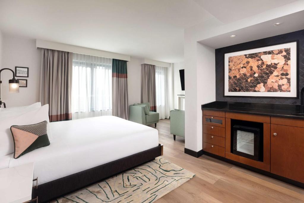 Discover the Charm of Pennyweight Hotel Boston, Curio Collection by Hilton