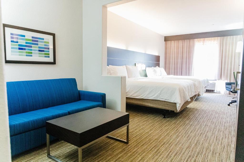 Discover the Comfort and Convenience at Holiday Inn Express &#8211; Andalusia by IHG
