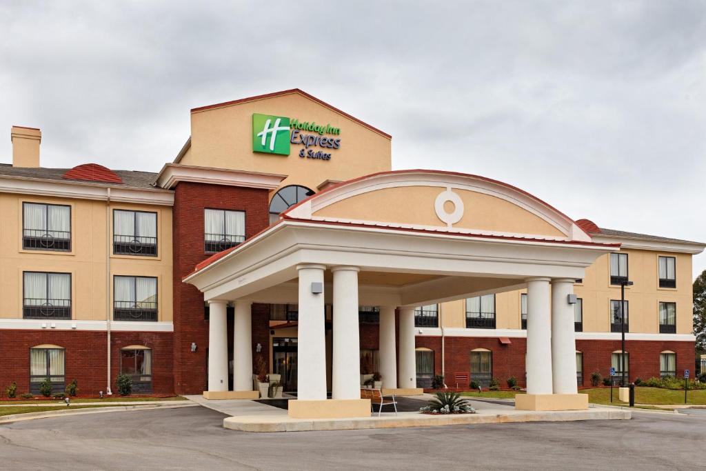 Discover the Comfort and Convenience at Holiday Inn Express &#8211; Andalusia by IHG