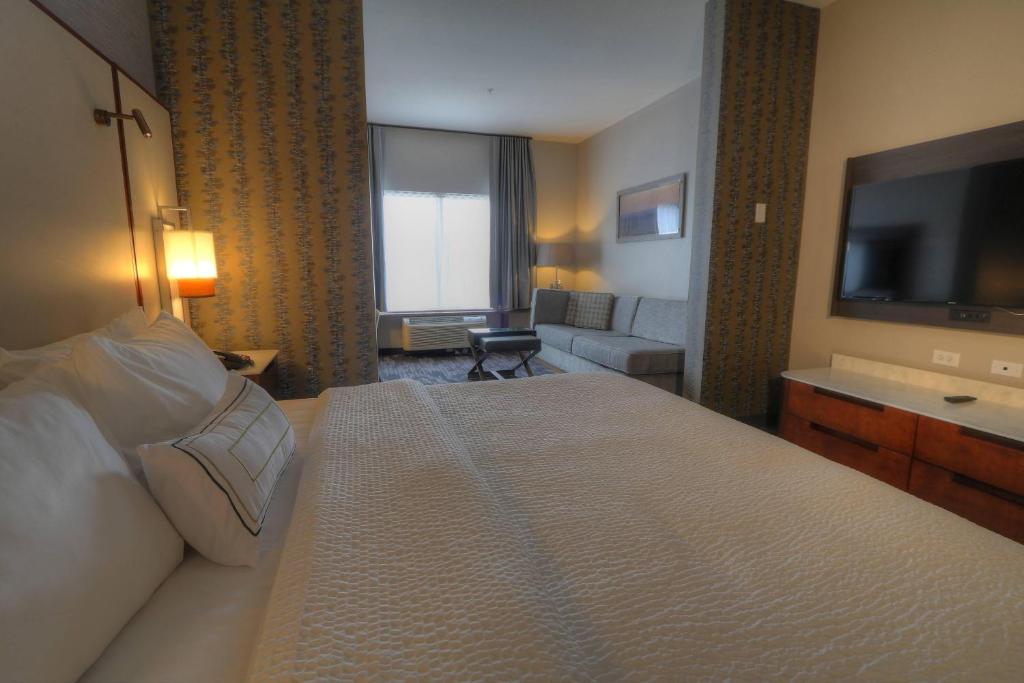 Discover the Comfort and Convenience of Fairfield Inn &#038; Suites by Marriott Gatlinburg Downtown