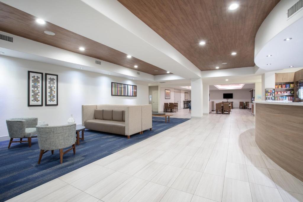 Discover the Comfort and Convenience of the Holiday Inn Express &#038; Suites Yosemite Park Area by IHG