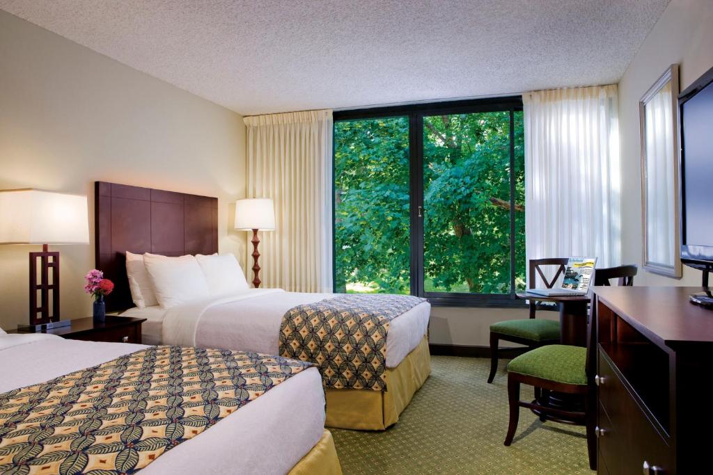 Discover the Comfort and Luxury of the Holiday Inn Bar Harbor Regency Hotel by IHG