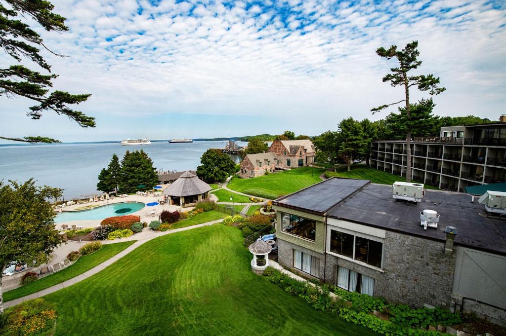 Discover the Comfort and Luxury of the Holiday Inn Bar Harbor Regency Hotel by IHG