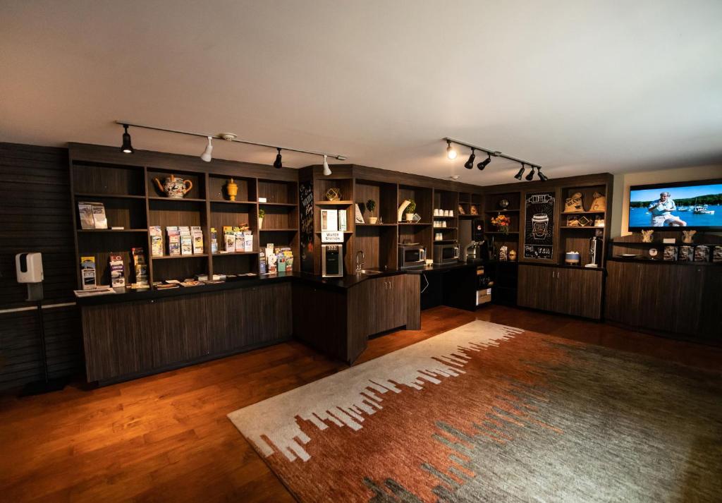 Discover the Comfort and Luxury of the Holiday Inn Bar Harbor Regency Hotel by IHG