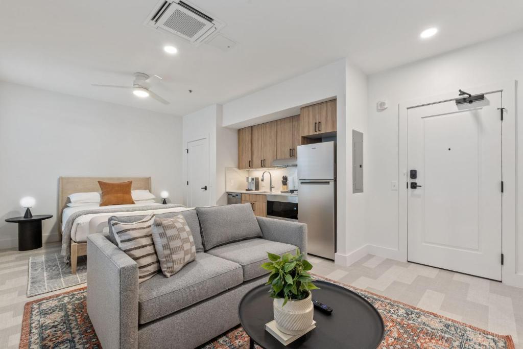 Discover The Continental, powered by Placemakr &#8211; Downtown &#8211; Market Square: Your Ultimate Stay Guide with The Monroe Hotels