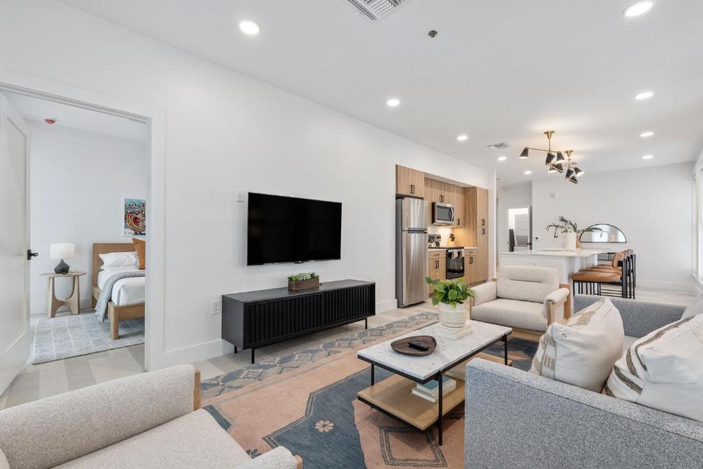 Discover The Continental, powered by Placemakr &#8211; Downtown &#8211; Market Square: Your Ultimate Stay Guide with The Monroe Hotels