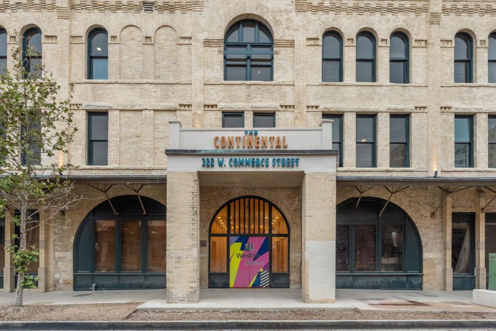 Discover The Continental, powered by Placemakr &#8211; Downtown &#8211; Market Square: Your Ultimate Stay Guide with The Monroe Hotels