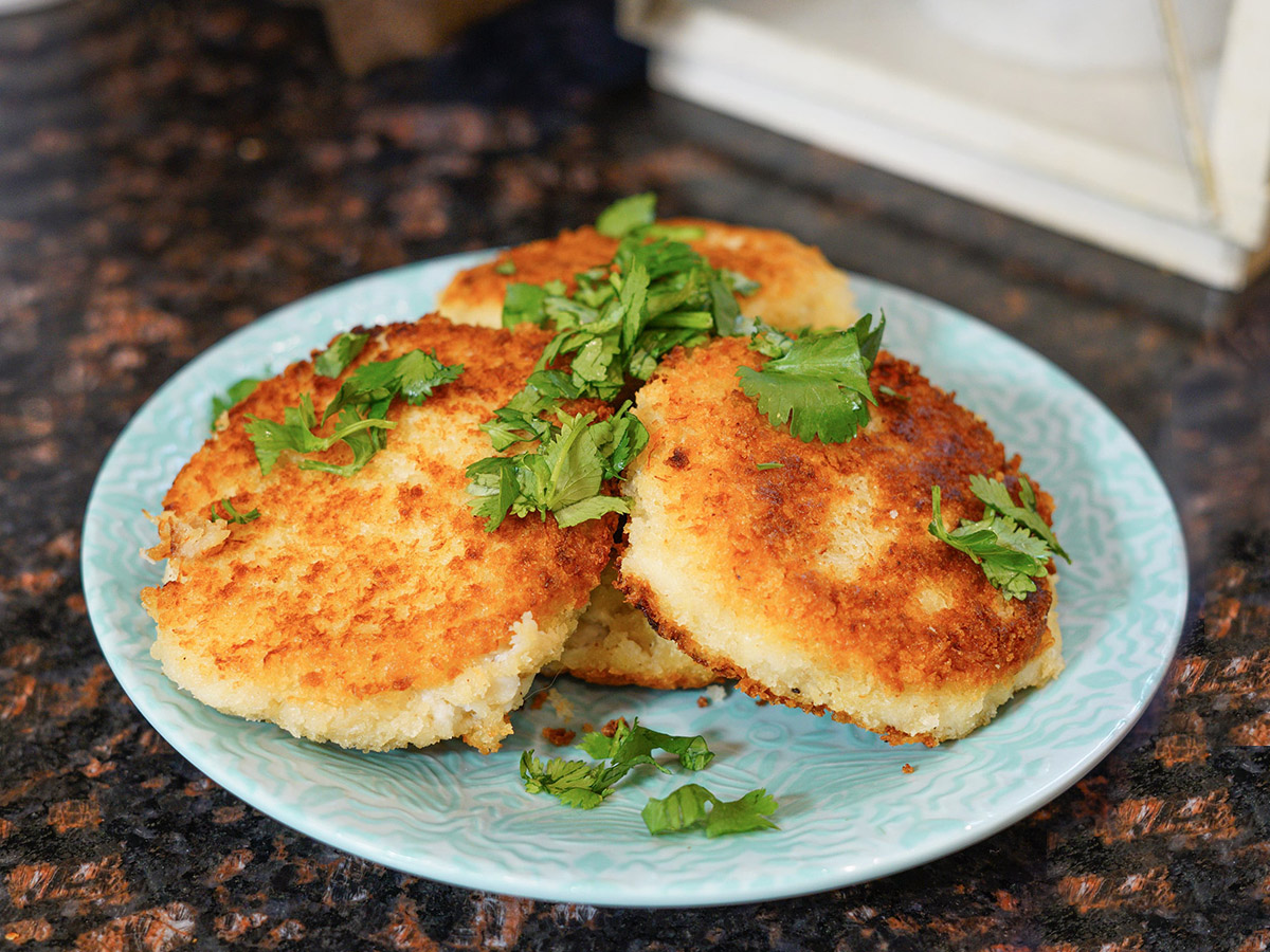 Discover the Deliciousness of Crab Cakes: A Must-Try American Classic