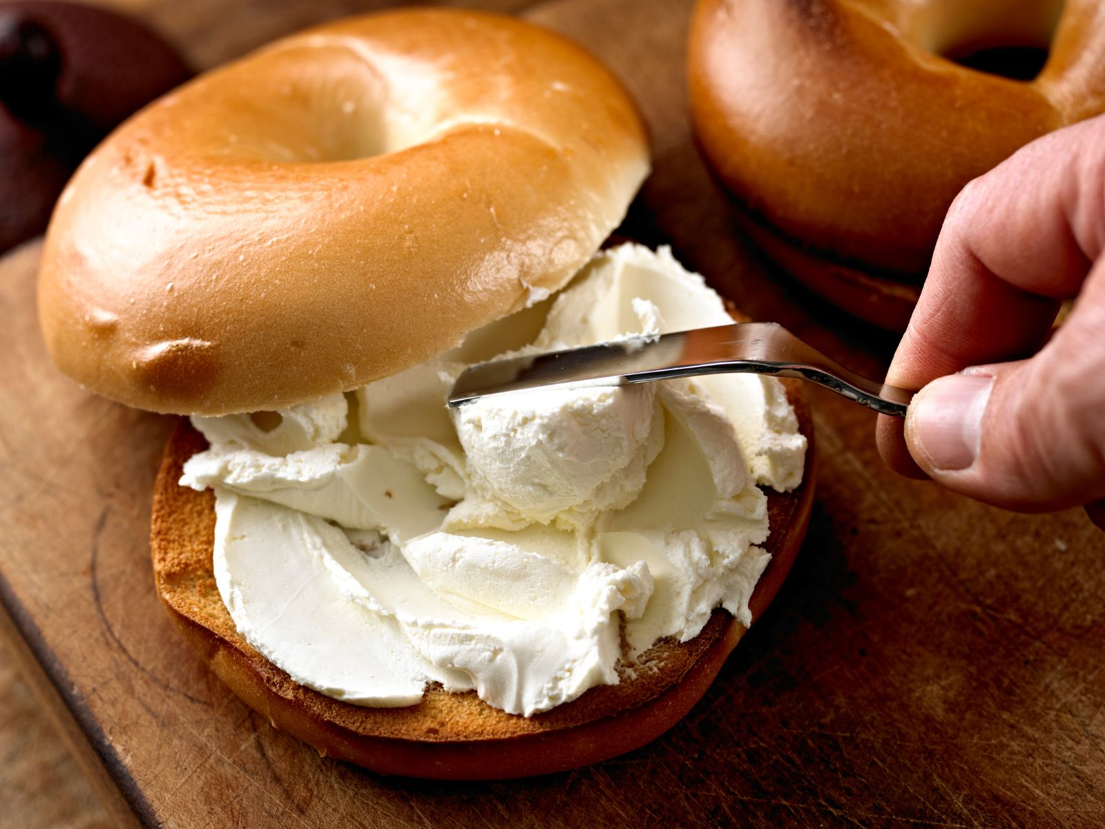Discover the Delights of Bagel with Cream Cheese: A Delicious American Breakfast Tradition